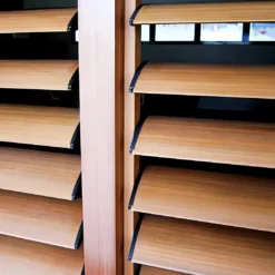 Cửa lam xoay gỗ nhựa bền đẹp