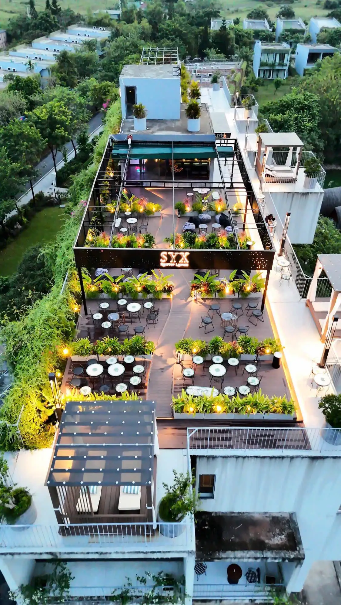 Toàn cảnh khu vực sân thượng