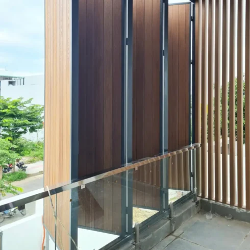 Cửa Lam Xoay Gỗ Nhựa Ngoài Trời - Ảnh 7