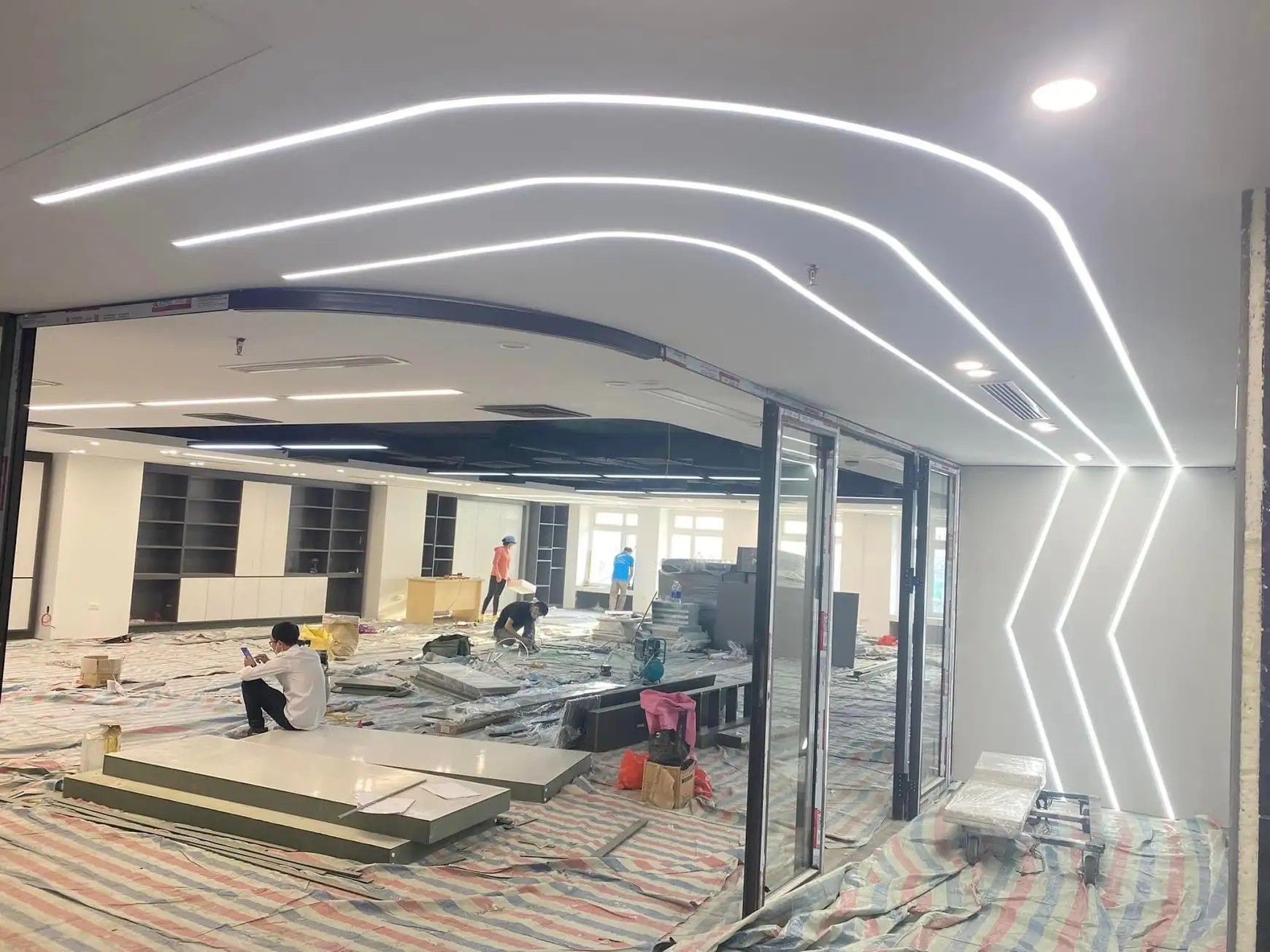 Thi công đèn LED bởi Kiến Mộc Phát
