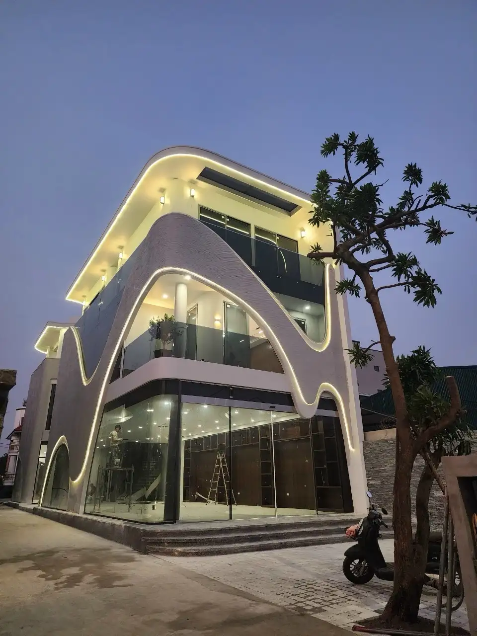 Đèn pha LED ngoài trời bền bỉ, hiện đại