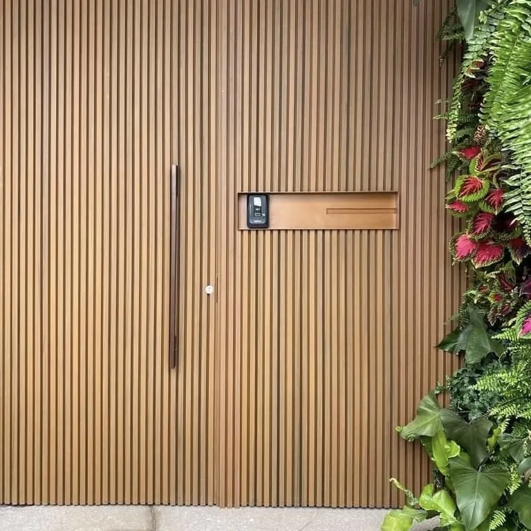Cổng composite tích hợp khóa hiện đại