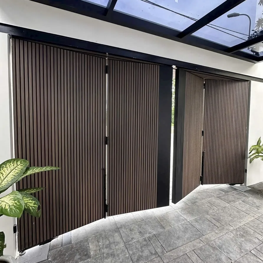 Cổng composie như hàng rào bảo vệ