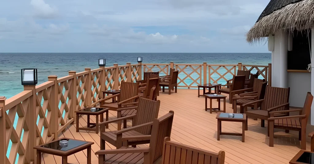 Khu nghỉ dưỡng sang trọng với gỗ nhựa Kiến Mộc Phát