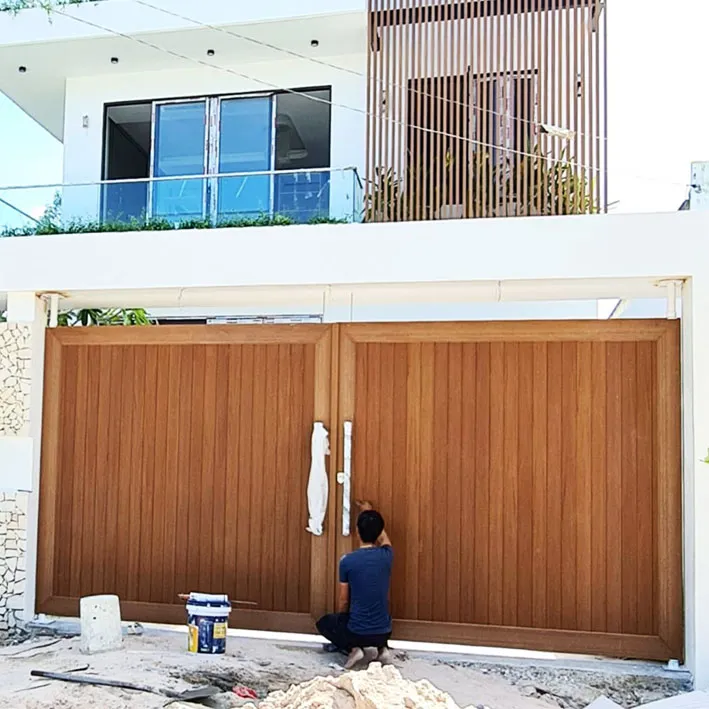 Cổng gỗ nhựa với phụ kiện tay nắm, khóa