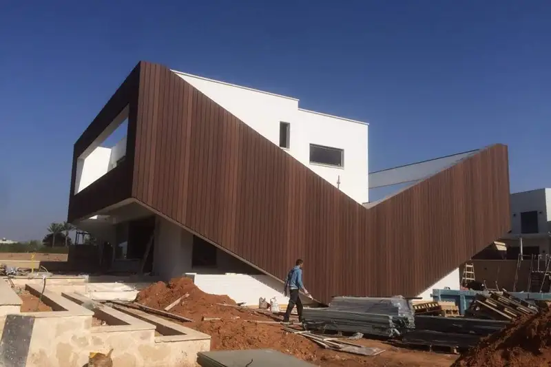 Thi công tấm ốp gỗ nhựa của Kiến Mộc Phát