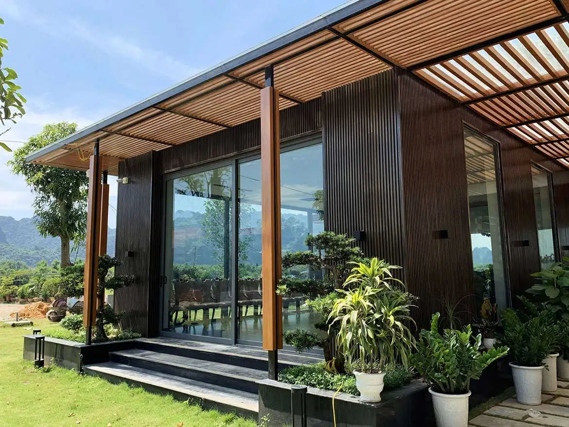 Ứng dụng gỗ nhựa ngoài trời: bền bỉ, thẩm mỹ và an toàn