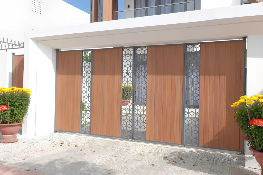 Cổng gỗ nhựa đẹp