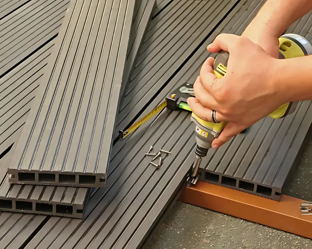 Thi công gỗ nhựa chịu lực