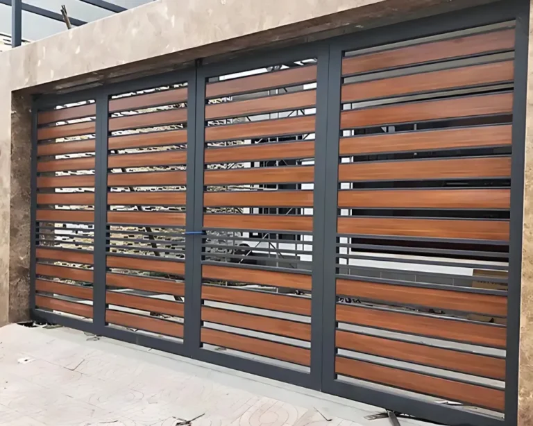 Cổng gỗ nhựa 4 cánh nan ngang thoáng khí