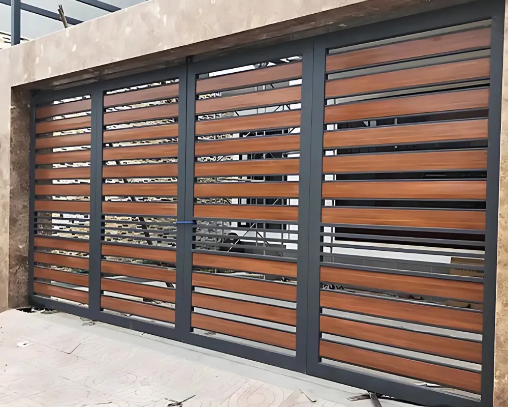 Cổng gỗ nhựa 4 cánh nan ngang thoáng khí