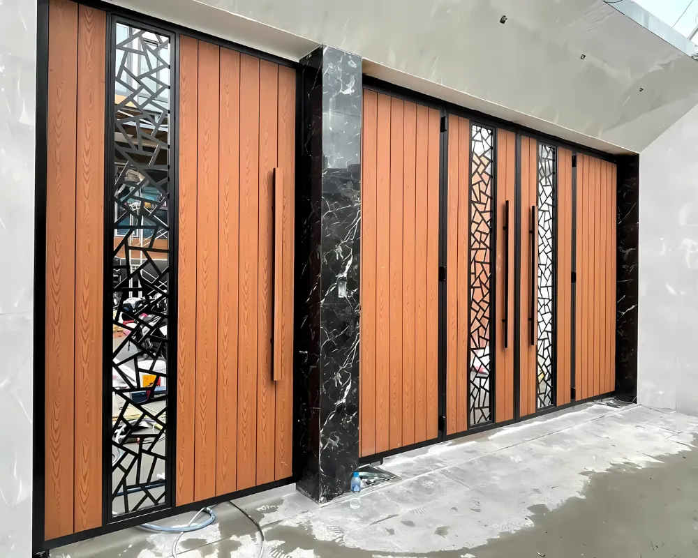 Cổng gỗ nhựa phối hoa văn cắt cnc