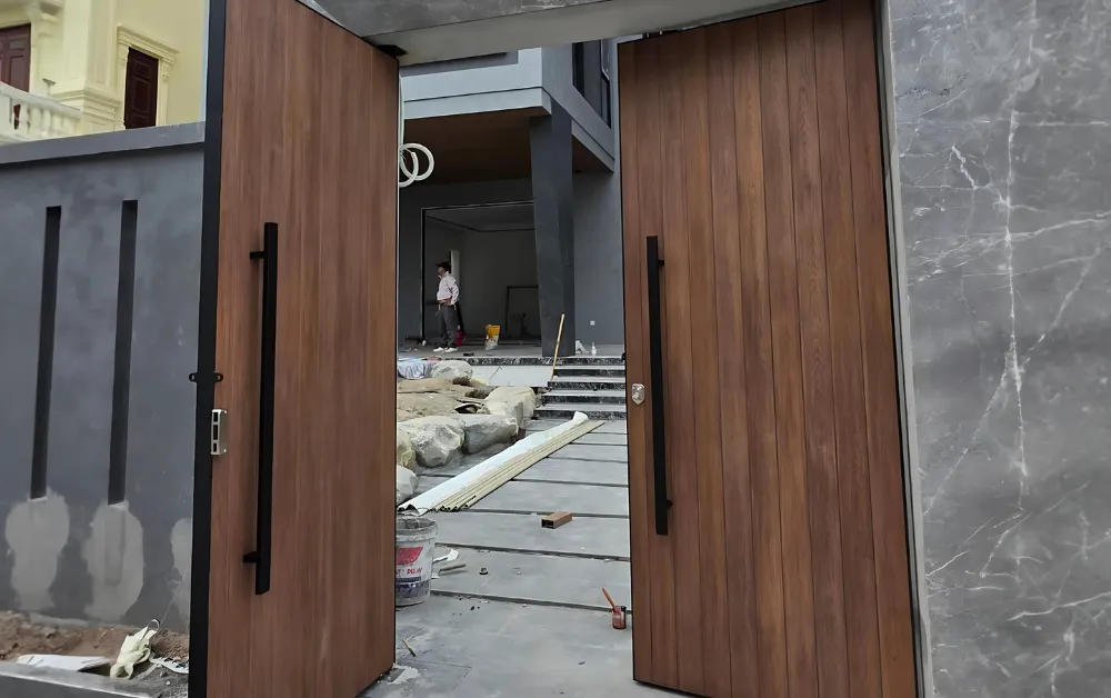 Cổng gỗ nhựa - Thi công bởi Kiến Mộc Phát Cổng gỗ nhựa