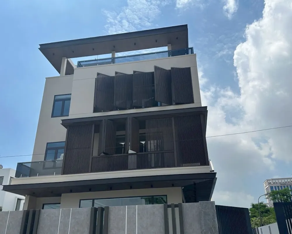 Cửa lam xoay không chỉ là giải pháp chống nắng, thông gió mà còn mang tính thẩm mỹ cao Cửa lam xoay không chỉ là giải pháp chống nắng, thông gió mà còn mang tính thẩm mỹ cao