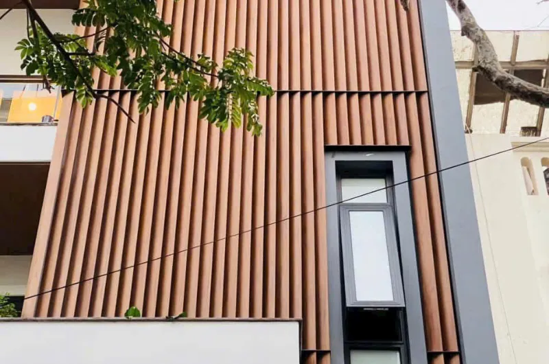 Lam che nắng có những ưu điểm thu hút người tiêu dùng hướng đến sự đẹp đẽ và lâu dài Lam che nắng có những ưu điểm thu hút người tiêu dùng hướng đến sự đẹp đẽ và lâu dài