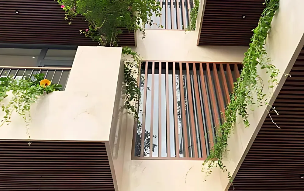 Mẫu lam chắn nắng gỗ nhựa phối cây xanh Mẫu lam chắn nắng gỗ nhựa phối cây xanh