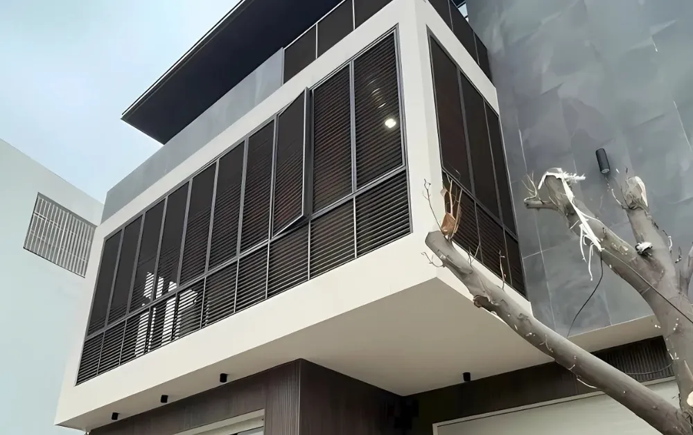 Thanh lam che nắng giúp tăng tính thẩm mỹ cho ban công Thanh lam che nắng giúp tăng tính thẩm mỹ cho ban công