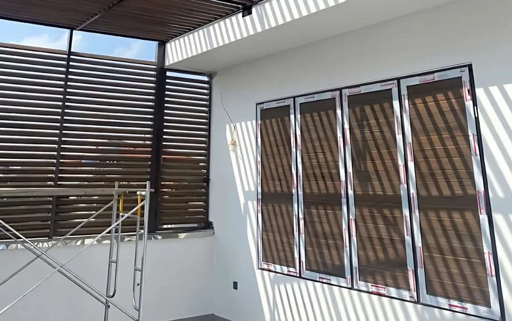 Thi công và lắp đặt cửa lam chắn nắng gỗ nhựa Thi công và lắp đặt cửa lam chắn nắng gỗ nhựa