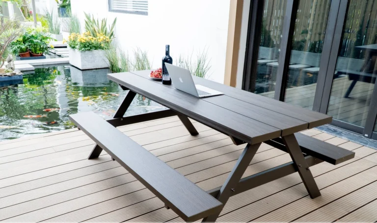 Bàn ghế gỗ nhựa ngoài trời