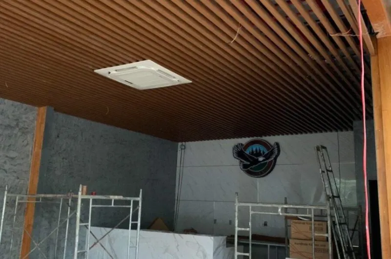 Đội ngũ thi công trần nan gỗ nhựa chất lượng