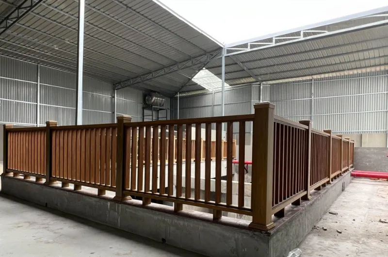 Thi công trụ lan can gỗ nhựa