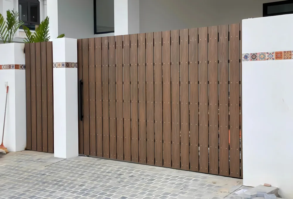 Cổng tự động gỗ nhựa