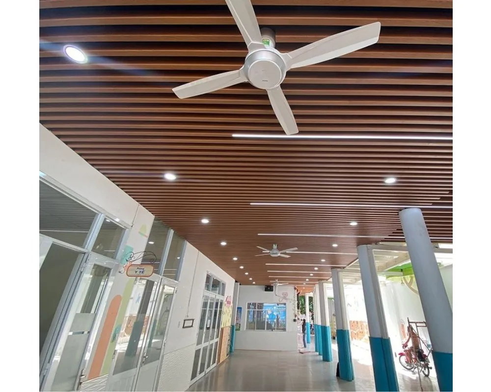 Nan nhựa giả gỗ kết hợp ánh sáng