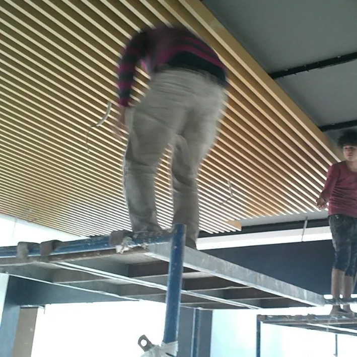 Quy trình thi công trần nan gỗ nhựa