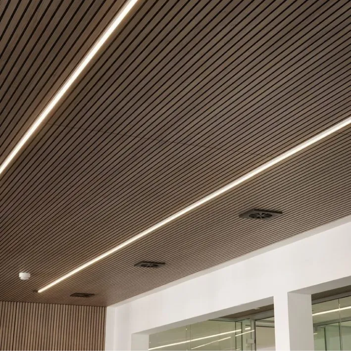 Trần nan gỗ nhựa kết hợp LED