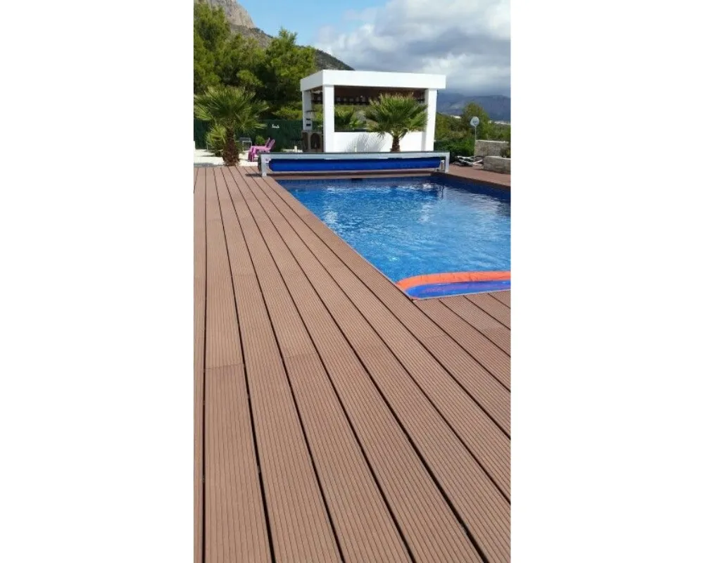 Ảnh các mẫu sàn gỗ hồ bơi phong cách hiện đại