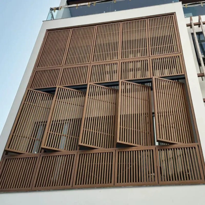 cửa lam gỗ nhựa