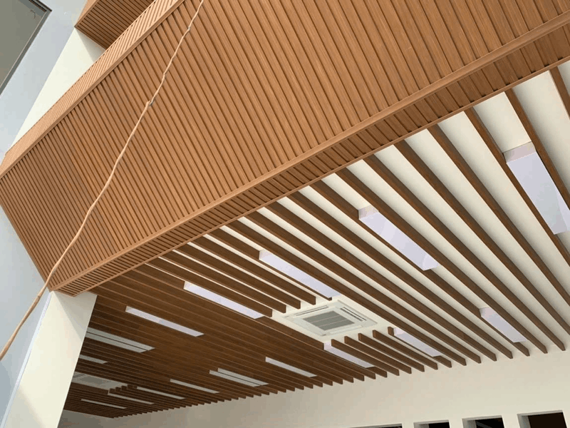 trần nan gỗ nhựa